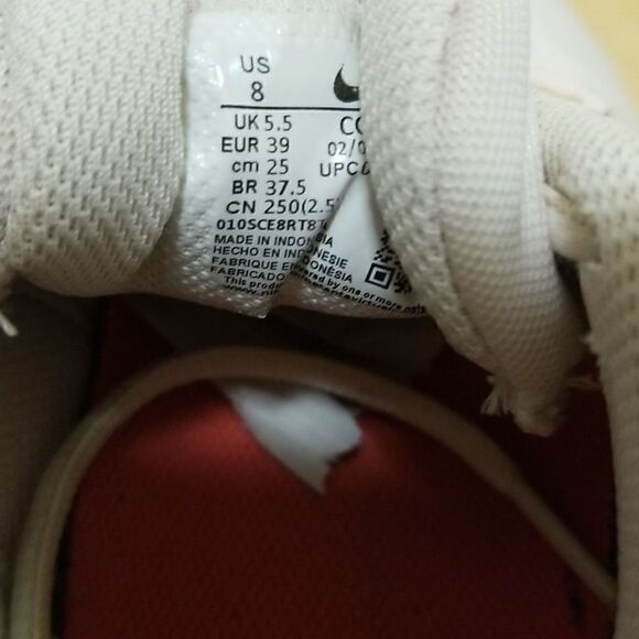 NIKE Womens Legend Essential 2 Shoes Sneakers Running sz 8 - Picture 9 of 9